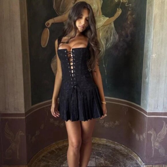 House of CB Dresses & Skirts - NWT! House of CB Talia Black Pleated Mini Dress